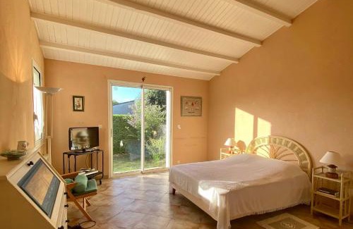 Ars-en-Re Casa | Very bright house with two terraces