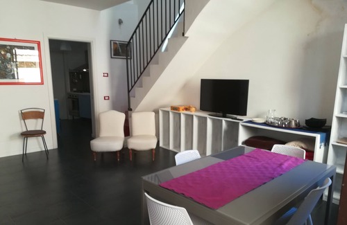 Centro Storico Apartamento | Muy céntrico para 5 personas / 2 wc en el corazón del arte y el entretenimiento.
