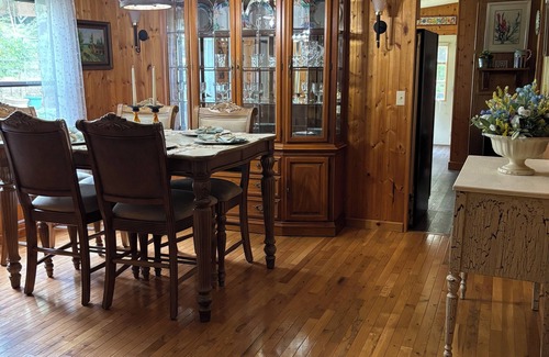 Clanton Casa | Very charming 4-bedroom 2 bath house on beautiful Lay Lake.