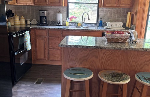 Clanton Casa | Very charming 4-bedroom 2 bath house on beautiful Lay Lake.