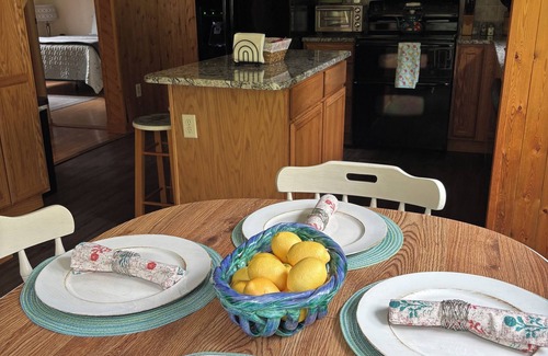 Clanton Casa | Very charming 4-bedroom 2 bath house on beautiful Lay Lake.