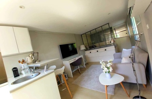 Saint-Rambert Apartamento | Very charming studio in LYON on a "Cosy & Romantic" courtyard
