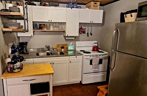 Arden Cabaña | Very Clean Family Cottage on Beautiful Kennebec Lake in Arden