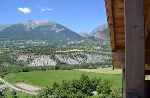 Saint-Andre-d'Embrun Chalet De Esquí | Very comfortable Gîte de France chalet. Sunny terrace, panoramic view.