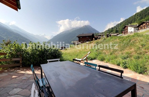 Saint-Jean Chalet De Esquí | Very comfortable chalet on 3 levels for 6 people in Saint-Jean, living room with wood-burner, kitche