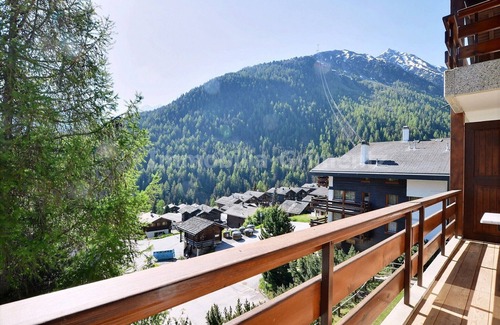 Grimentz Apartamento | Very comfortable flat for 7 people, living room with fireplace, kitchen area with dishwasher, 1 doub