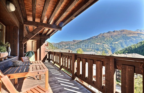 Grimentz Apartamento | Very comfortable flat for 6 people, living room with wood-burner, kitchen area with dishwasher, 1 do