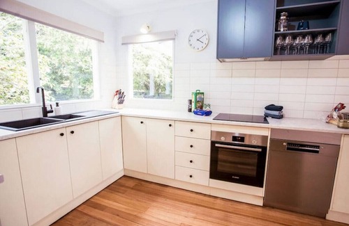 Belmont Casa | Very Cool Mid Century, Pet Friendly Urban Oasis