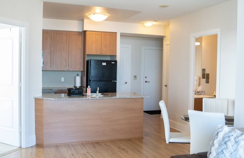 Downtown Mississauga Condominio | Very cozy large 2/2 Mississauga condo with parking.