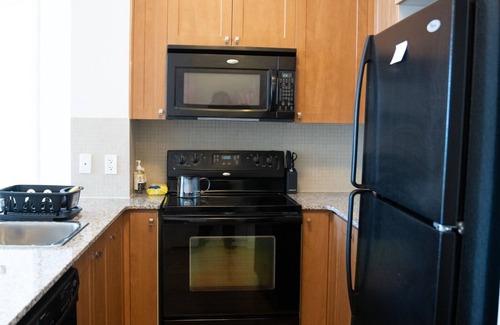 Downtown Mississauga Condominio | Very cozy large 2/2 Mississauga condo with parking.