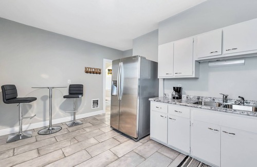 St. Louis Apartamento | Very Cozy Spacious 3BR +Free Front Street Parking, Fast Wifi!