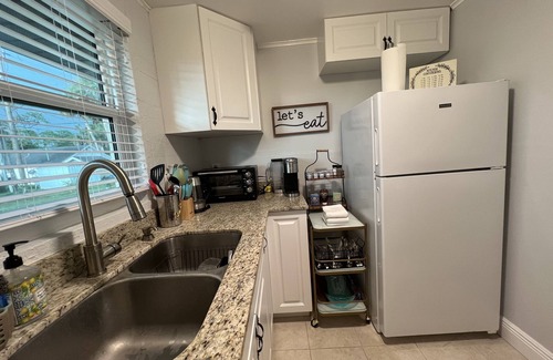 Bonita Springs Cabaña | Very Cute Cottage , in Bonita- Queen Bed + 2 Rollaway Beds. Near the Beach!