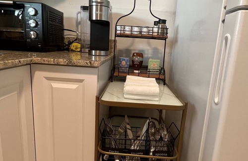 Bonita Springs Cabaña | Very Cute Cottage , in Bonita- Queen Bed + 2 Rollaway Beds. Near the Beach!