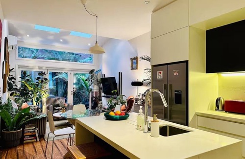 Fitzroy Casa | Very Fitzroy: Style, Plants, Sleep-ins — and Soul.
