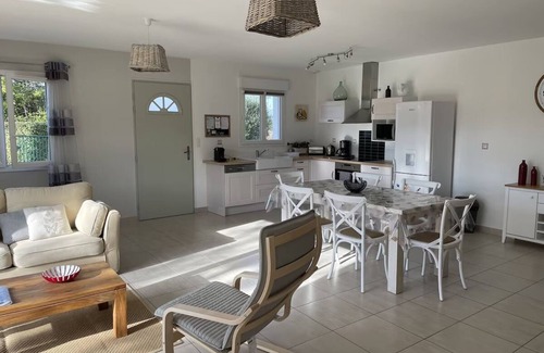 Saint-Privat-de-Champclos Casa | Very beautiful house with swimming pool that will enchant your vacations on fenced land