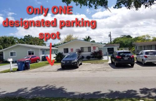 Hollywood Apartamento | Very Glam Apartment 6 Miles From Hard Rock Stadium and Casino
