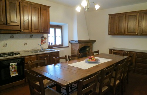 Coreglia Antelminelli Otro | Villa rodeada de vegetación en una posición panorámica con piscina privada