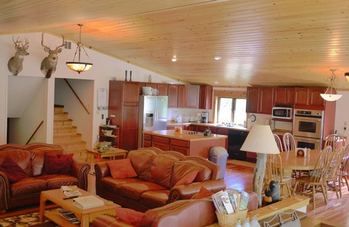 White Sulphur Springs Casa | Inicio Very Private En medio de 2 millones de acres de Lewis & Clark Forest