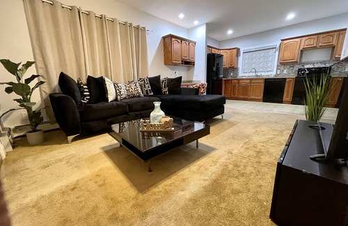 Rutland Casa | VERY LUXURIOUS QUIET AND PEACEFUL APARTMENT ..PRIVATE ENTRANCE