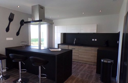 Saint-Clement-de-Regnat Casa | Nuevo! Muy bonita villa, cuidada decoración, terreno de 2000m2