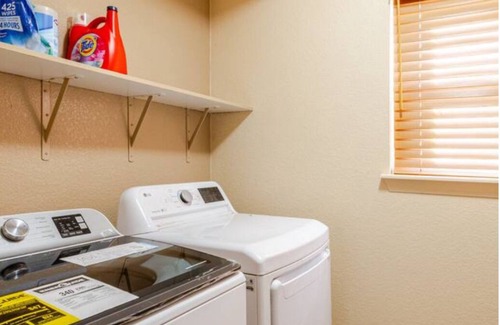 Green Valley Ranch Casa | Very nice 4-bedroom house in welcoming Denver with WiFi, AC, fitness room