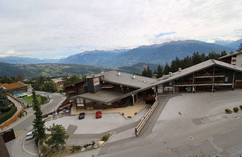 Anzere Apartamento | Very nice 4-room flat (max 7 pers., with the studio 9 pers.), renovated, near the cable car with a m