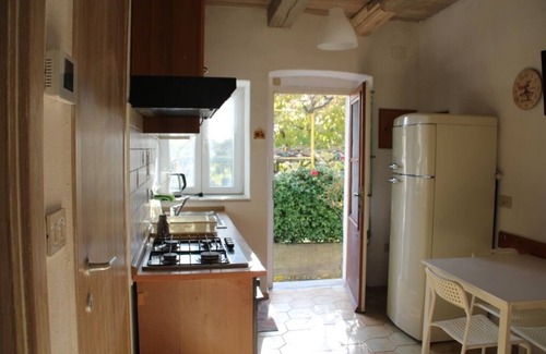 Servola-Chiarbola-Valmaura-Borgo San Sergio Casa | Very nice little house with large garden with barbecue