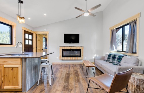 Hill City Cabina | Very nice, newer cabin with 2 bedrooms.