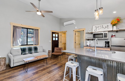 Hill City Cabina | Very nice, newer cabin with 2 bedrooms.