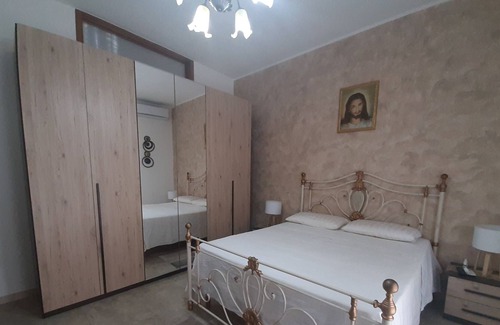 Aradeo Casa | Muy bonito apartamento recientemente renovado con terraza en la azotea.