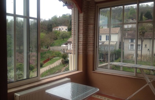 Castelmoron-sur-Lot Casa | Muy bonita casa en el pueblo, con vistas al lote, tranquila terraza con jardín de flores