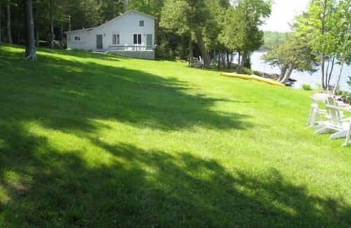 Dexter Casa | Maine Lake Compuesto tres casas en el lago