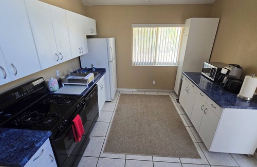 Simi Valley Casa | Very Private Guesthouse + Loft for 8 on a Very Private wooded 3 acr Gated Estate