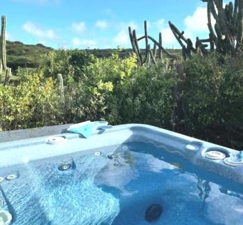 Savaneta Apartamento | Very quiet apartment with lots of privacy and a tub on the edge of a national park!