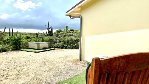Savaneta Apartamento | Very quiet apartment with lots of privacy and a tub on the edge of a national park!
