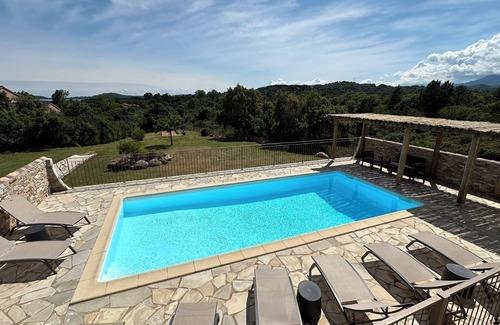Pinarellu Villa | VILLA ESPACIOSA Y TRANQUILA CON VISTAS AL MAR YA LA MONTAÑA, A 500 M DE LA PLAYA