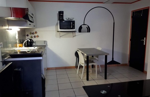 Sevrier Apartamento | estudio muy tranquilo totalmente equipado a 500 m del lago con barbacoa, muebles de jardín