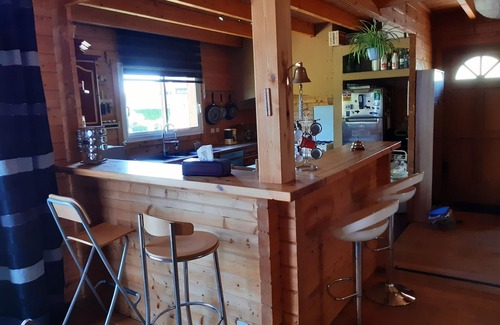 Saumos Chalet De Esquí | Very quiet wooden house near the ocean