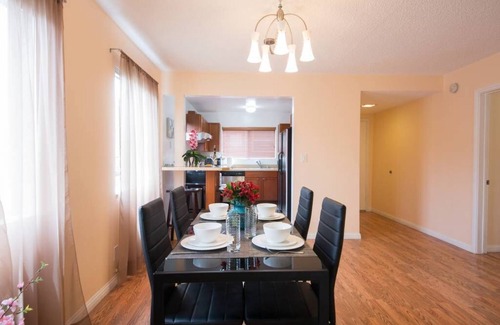 North of Wilshire Apartamento | Very spacious 2 bedrooms + 2 bathrooms in Prime Santa Monica + free parking
