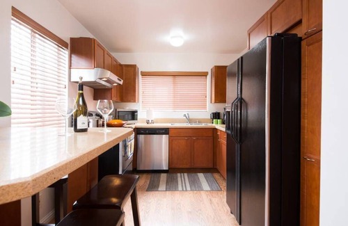North of Wilshire Apartamento | Very spacious 2 bedrooms + 2 bathrooms in Prime Santa Monica + free parking