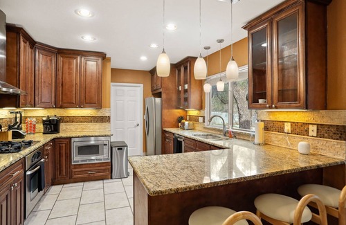 Whispering Oaks Casa | Very Spacious 5-bed w/ Pool, Hot Tub, Mini Golf, Game Room, Playground and More!