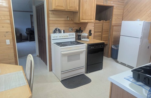 White Pine Casa | Very spacious, serene 4-bedroom house enough room for multiple families w/ Wi-Fi