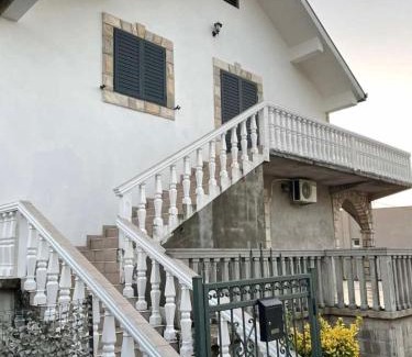 Mrcevac Apartamento | Very Spacious Vrijes Apartment w Balcony