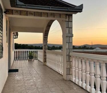 Mrcevac Apartamento | Very Spacious Vrijes Apartment w Balcony