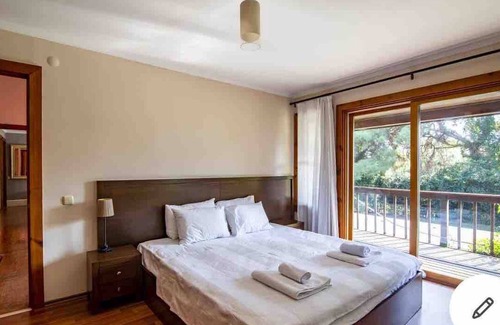 Lara Villa | Villa Muy Especial, 6+3 Ideal Para Reuniones Familiares