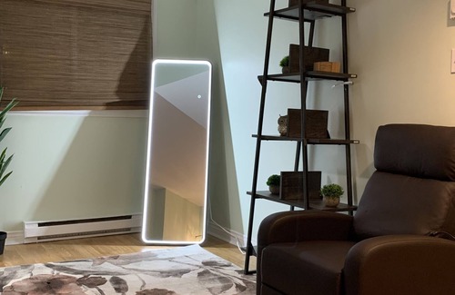 Halifax Apartamento | Very stylish 1 bedroom plus den in great neighborhood