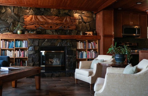 Lowell Point Casa | Vessel Beach House - Starboard, Beachfront Retreat Sleeps 6