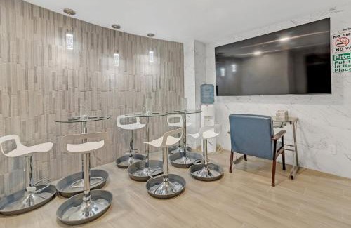 East Side Casa | Vessel Hotel Studio Suites of Atlanta, GA