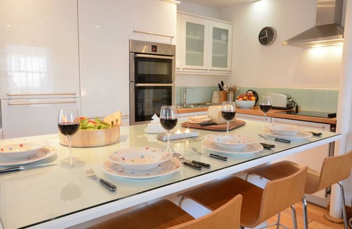 Orford Cabaña | VESTA COTTAGE, ORFORD, pet friendly, with open fire in Orford