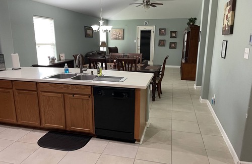 Converse Casa | Veteran Owned, Cozy 3-bedroom house located in charming Converse, TX
